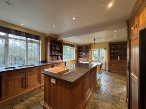 Kitchen/Breakfast- click for photo gallery